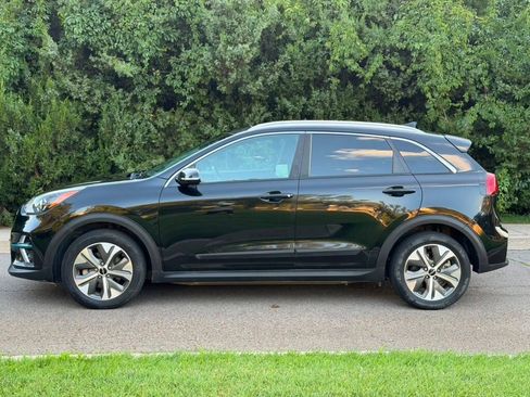 Used 2022 Kia Niro EX Premium FWD image 7