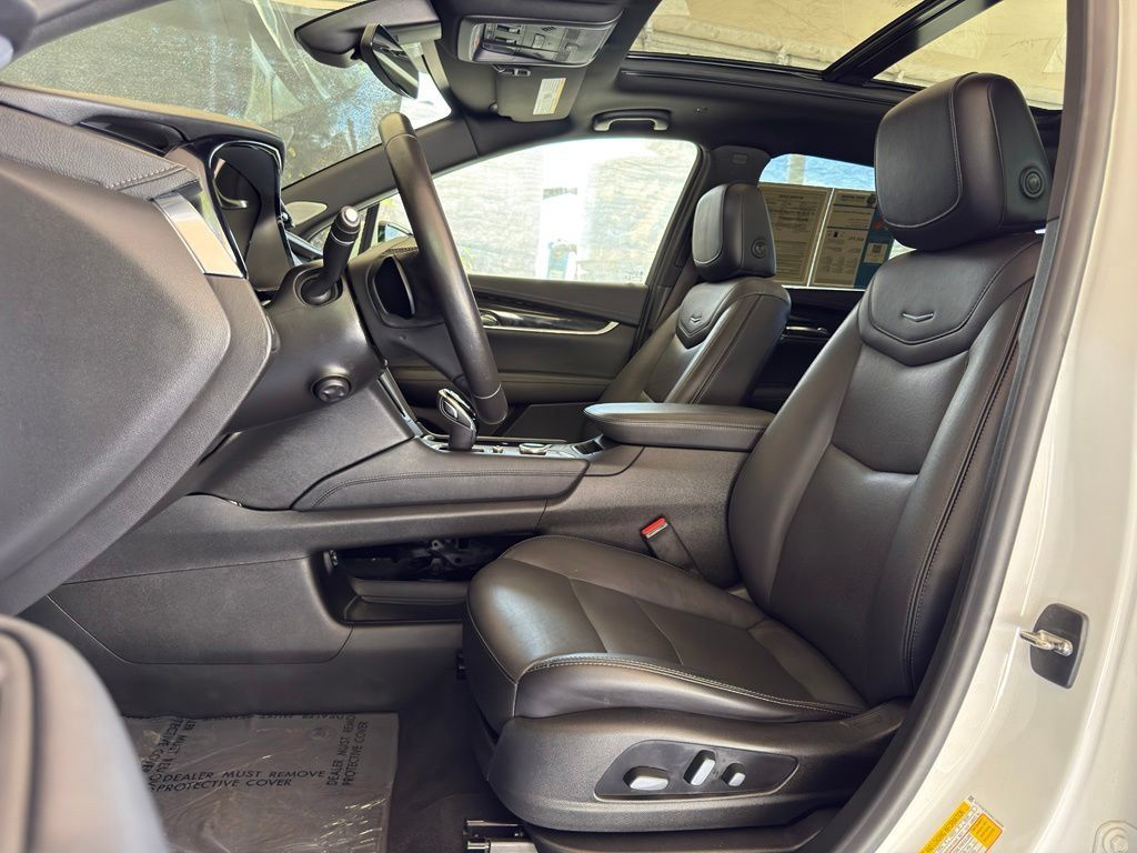Used 2021 Cadillac XT5 Premium Luxury FWD image 16