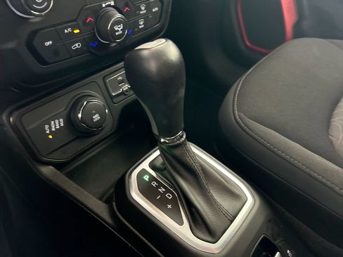 Used 2023 Jeep Renegade Latitude AWD/4WD image 25