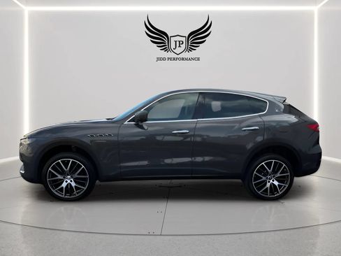 Used 2017 Maserati Levante AWD/4WD image 4
