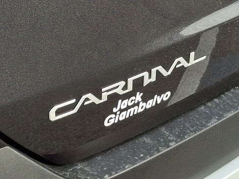 Used 2025 Kia Carnival image 30