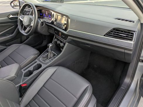 Used 2024 Volkswagen Jetta SE image 29