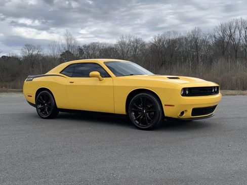 Used 2018 Dodge Challenger SXT w/ Blacktop Package image 1