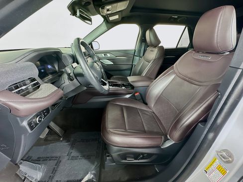 Used 2025 Ford Explorer Platinum AWD/4WD image 12