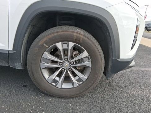 Used 2025 Chevrolet Equinox LT FWD image 5