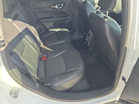 New 2026 Jeep Compass Latitude image 32