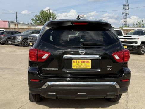 Used 2020 Nissan Pathfinder SV AWD/4WD image 2