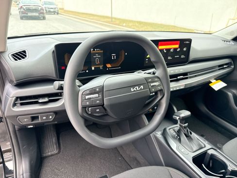 New 2026 Kia K4 LXS image 16