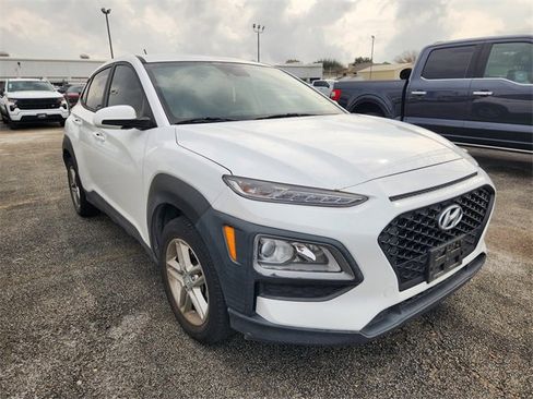 Used 2021 Hyundai Kona SE image 1
