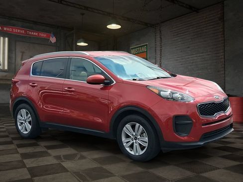 Used 2018 Kia Sportage LX w/ LX Popular Package FWD image 2