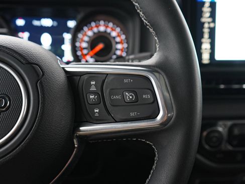Used 2025 Jeep Wrangler Unlimited Sahara AWD/4WD image 26
