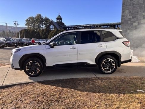 Used 2025 Subaru Forester Premium image 7