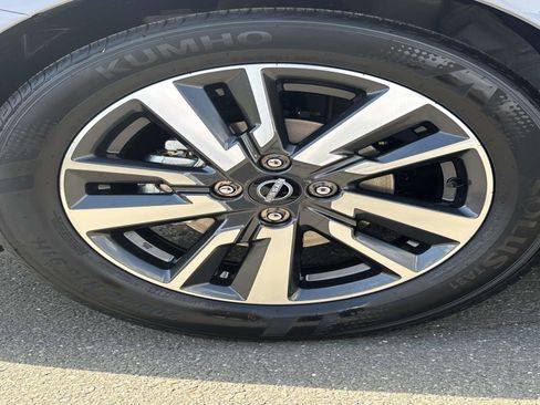 New 2025 Nissan Versa SV w/ Trunk Package image 9