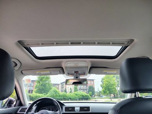 Used 2015 Volkswagen Passat TDI SEL Premium FWD image 30
