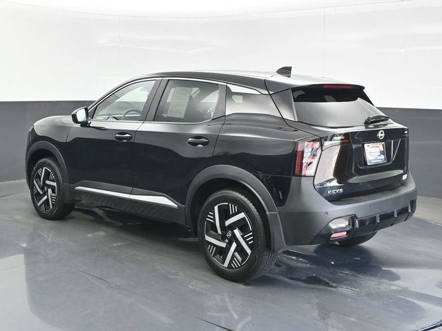 Used 2025 Nissan Kicks SV w/ Charging Package FWD image 3