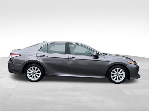 Used 2020 Toyota Camry LE image 6
