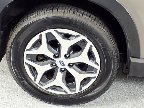 Used 2019 Subaru Forester Premium image 4