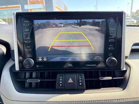 Used 2020 Toyota RAV4 XLE Premium image 31