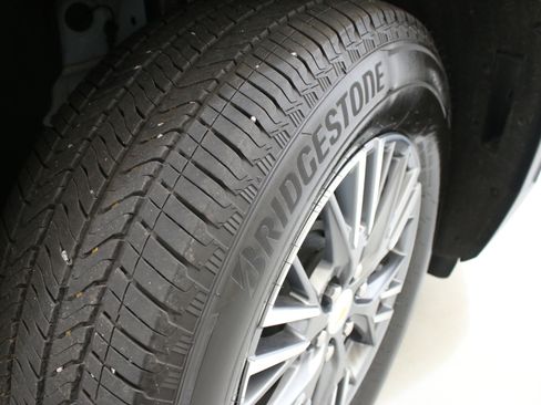 Certified 2026 Chevrolet Traverse LT FWD image 33
