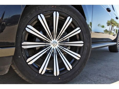 Used 2019 Ford Expedition Max XLT image 27