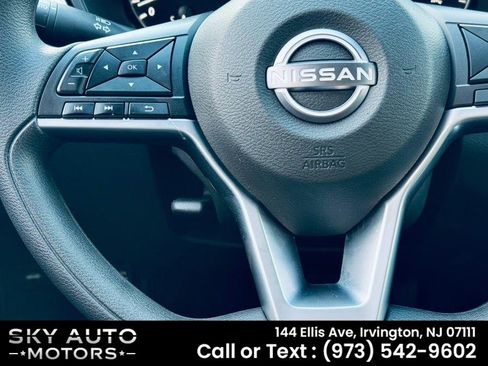 Used 2025 Nissan Altima 2.5 SV FWD image 13