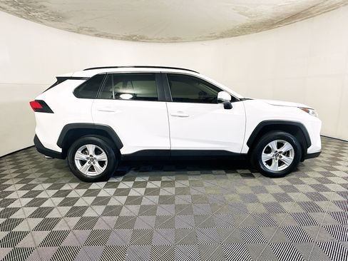Used 2021 Toyota RAV4 XLE FWD image 2