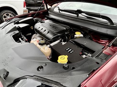 Used 2020 Jeep Cherokee Latitude Plus w/ Cold Weather Group image 18