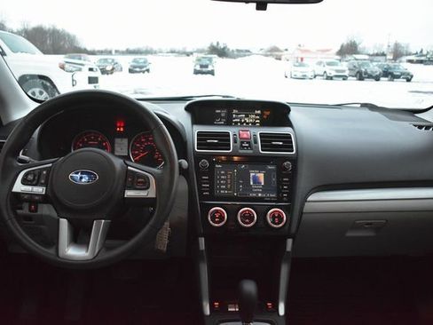 Used 2018 Subaru Forester 2.5i Premium w/ All-Weather Package image 33