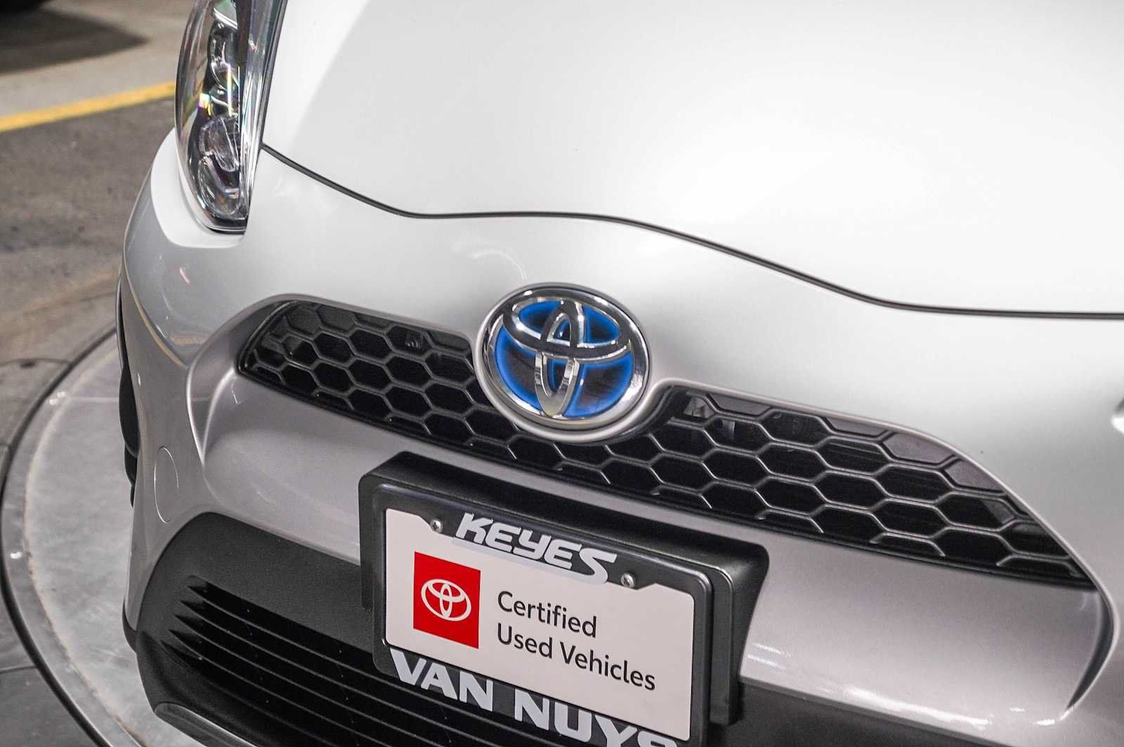 Certified 2019 Toyota Prius C FWD image 9