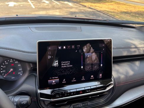 Used 2025 Jeep Compass Trailhawk image 17