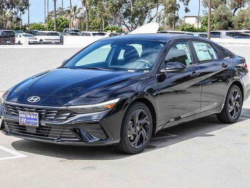 New 2026 Hyundai Elantra SEL Sport image 3