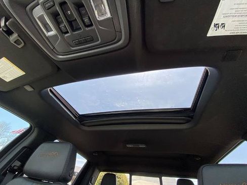 Used 2024 Chevrolet Silverado 1500 High Country w/ High Country Premium Package AWD/4WD image 15
