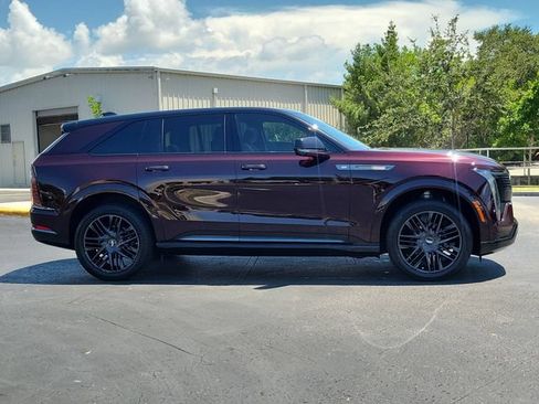 Certified 2025 Cadillac Escalade IQ Sport 2 w/ LPO, ONYX Package AWD/4WD image 4