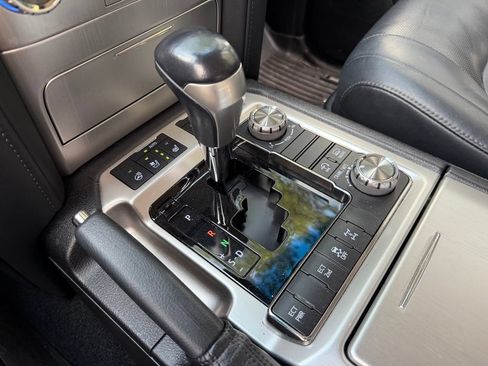 Used 2017 Toyota Land Cruiser AWD/4WD image 24