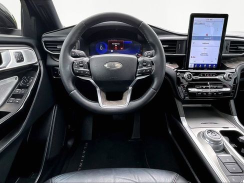 Certified 2023 Ford Explorer Platinum w/ Technology Package AWD/4WD image 5