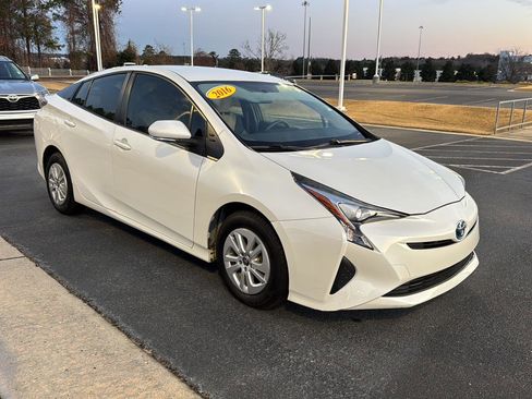 Used 2016 Toyota Prius Two image 6