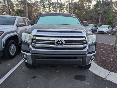 Used 2017 Toyota Tundra SR5 image 2