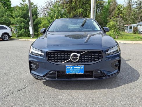 Used 2025 Volvo S60 B5 Core AWD/4WD image 2
