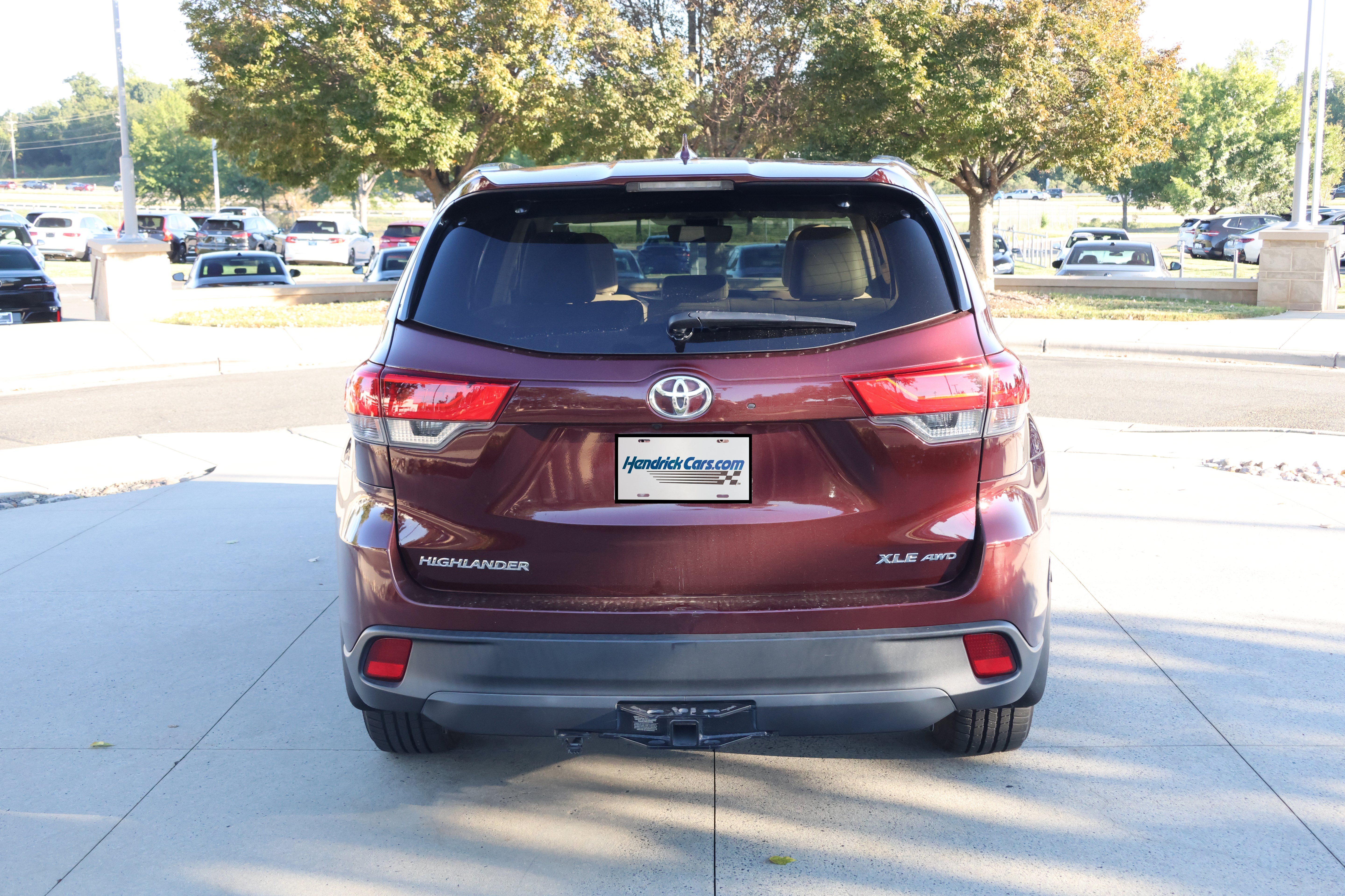 Used 2017 Toyota Highlander XLE AWD/4WD image 8