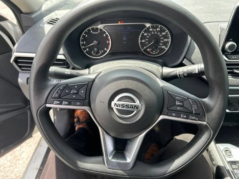 Used 2022 Nissan Altima 2.5 SV AWD/4WD image 2