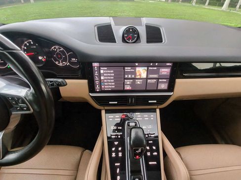 Used 2019 Porsche Cayenne S AWD/4WD image 8