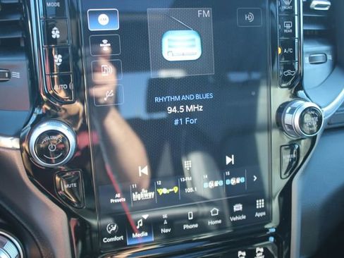 Used 2024 RAM 1500 Laramie image 7