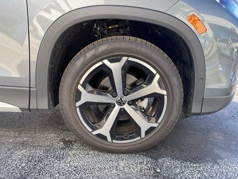 New 2025 Volkswagen Tiguan SE image 19