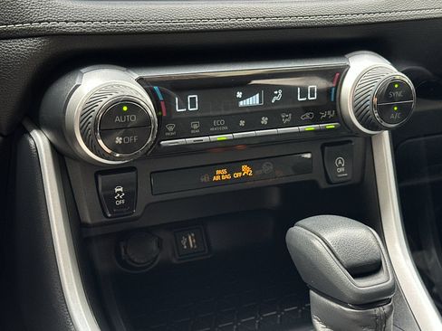 Used 2025 Toyota RAV4 XLE FWD image 18