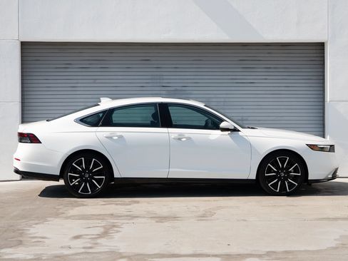 Used 2023 Honda Accord Touring image 4