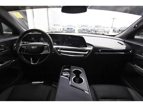 Certified 2025 Cadillac Lyriq Luxury RWD image 9
