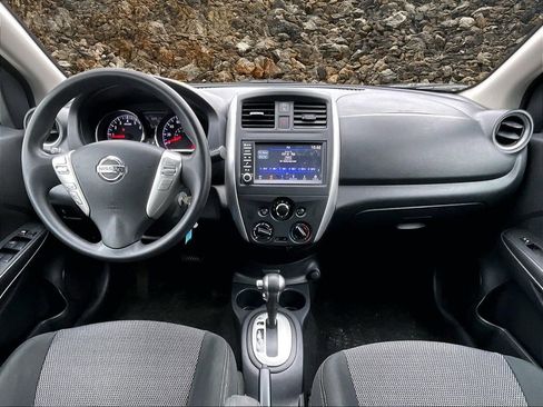 Used 2019 Nissan Versa SV image 14