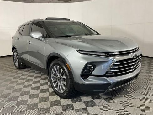 Used 2023 Chevrolet Blazer Premier FWD image 3