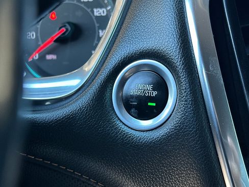 Used 2021 Chevrolet Traverse Premier image 32