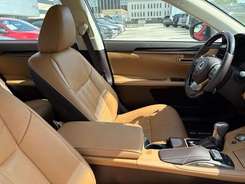 Used 2016 Lexus ES 350 w/ Luxury Package w/Wood Trim FWD image 9